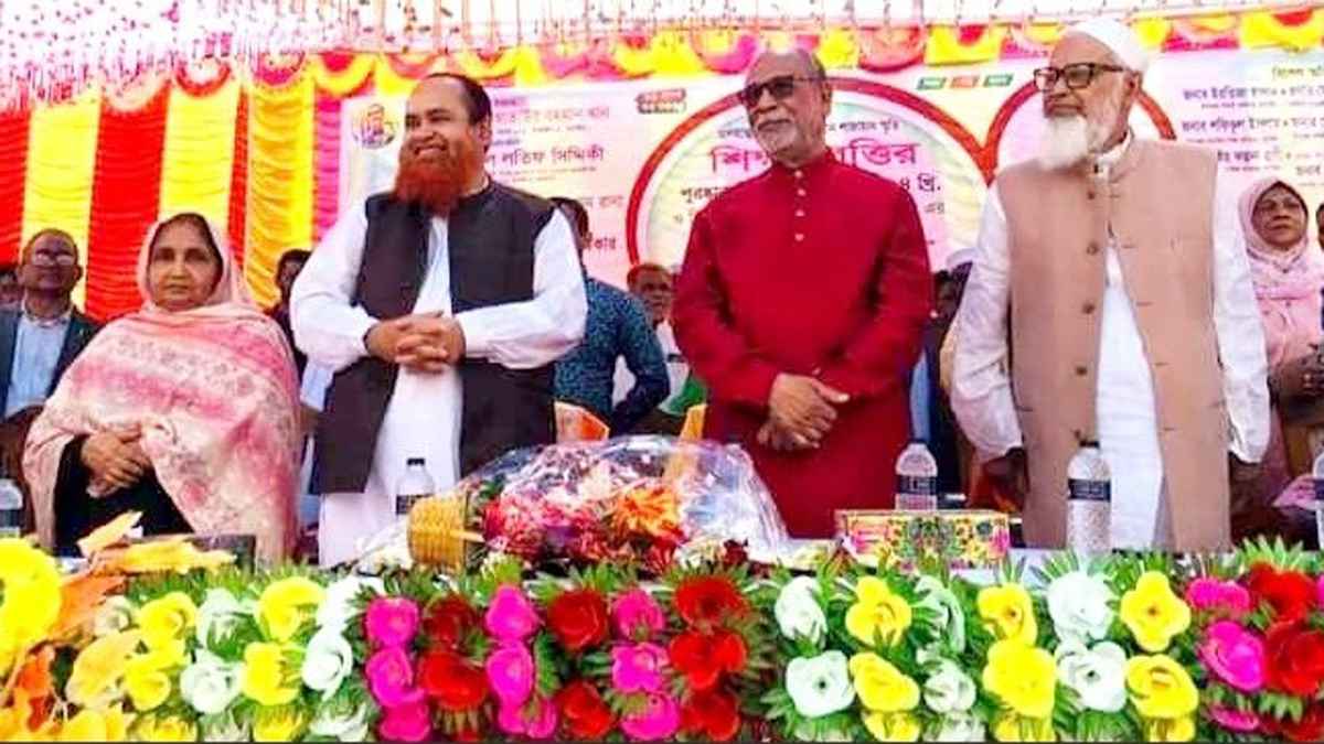 টাঙ্গাইলের রাজনীতিতে নতুন মোড়, এক মঞ্চে খান ও সিদ্দিক পরিবার