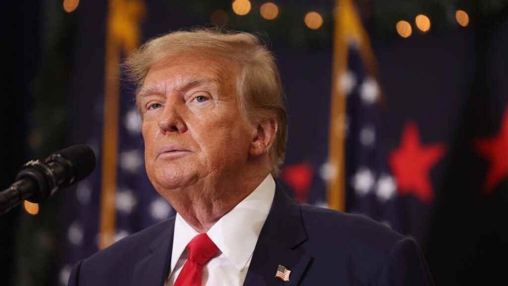 আমেরিকাকে দেখে বিশ্ববাসী হাসছে: ট্রাম্প