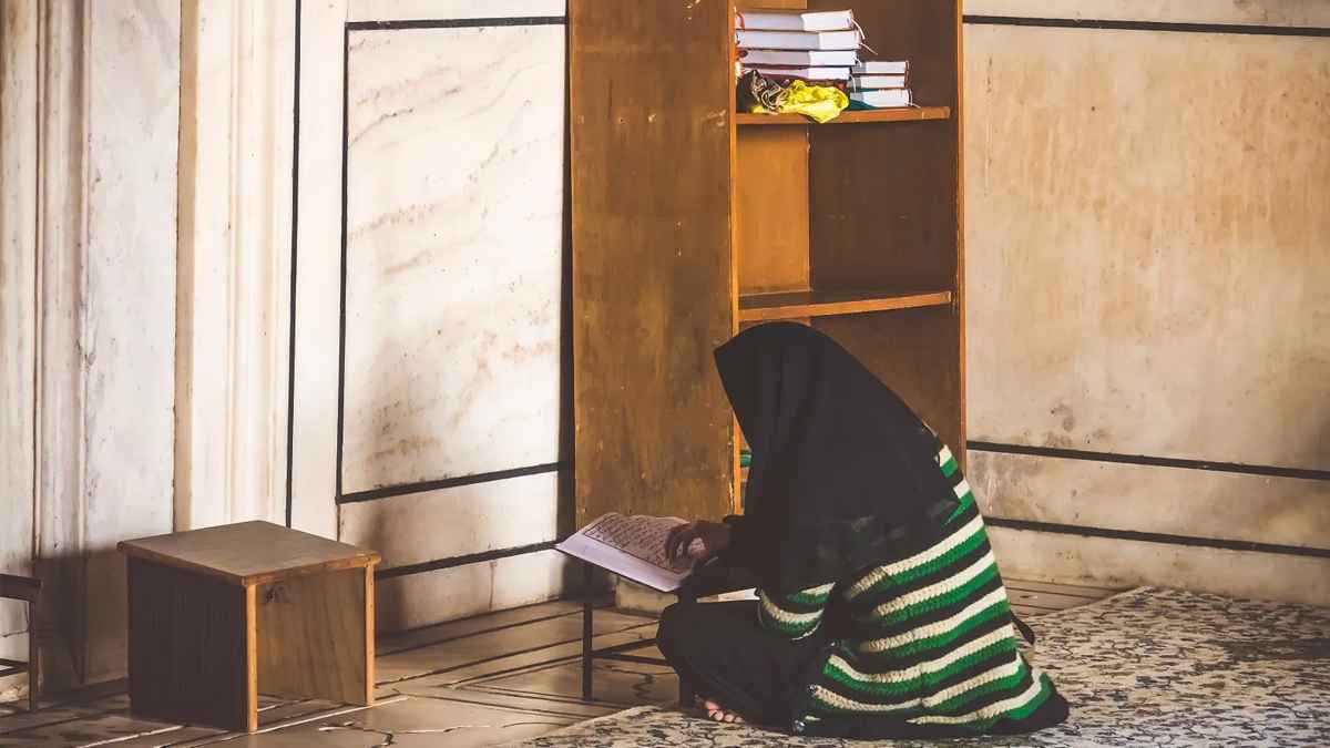 নারীর ইতেকাফের বিধান