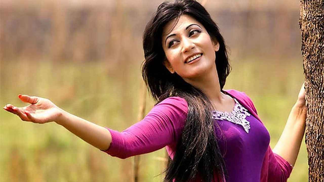 স্ট্রোক করেছেন অভিনেত্রী সীমানা