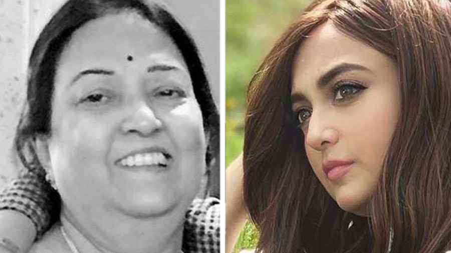 মা হারালেন গায়িকা মোনালি ঠাকুর