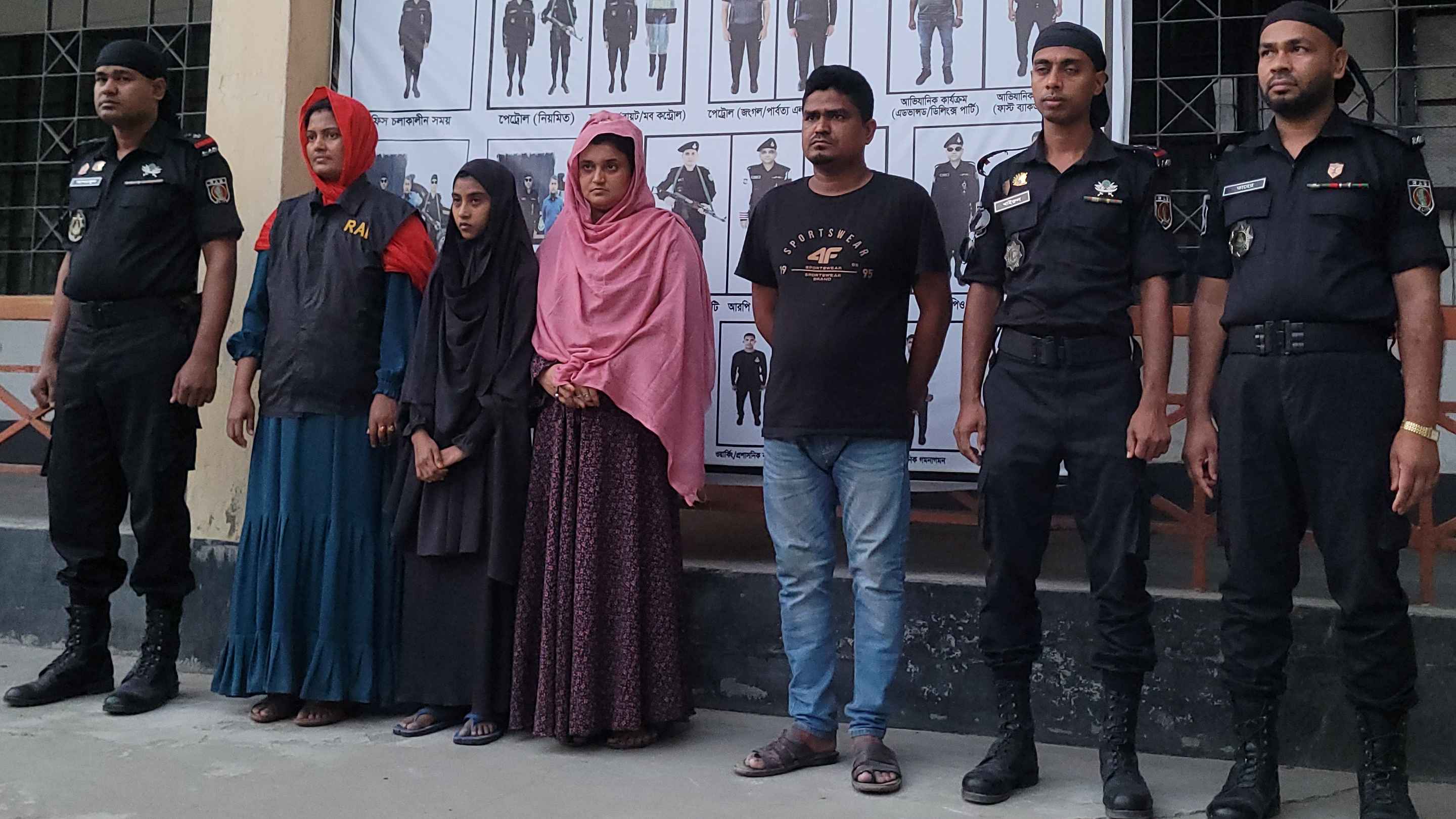 ফেনসিডিলসহ তিন মাদক কারবারি আটক