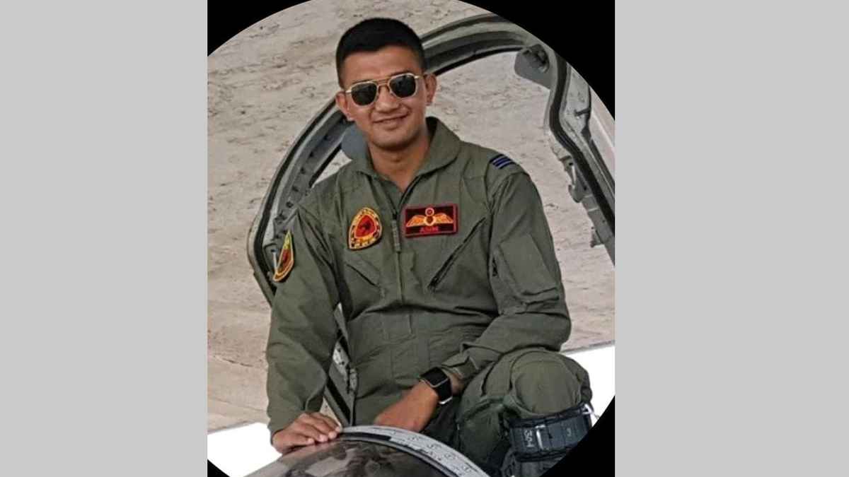 বিধ্বস্ত প্রশিক্ষণ বিমানের এক পাইলট নিহত