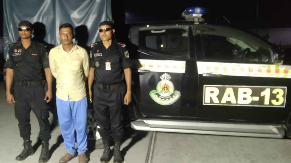 চাকরি গেলেও কর্মকর্তা পরিচয়ে প্রতারণা করতেন শাহারুল