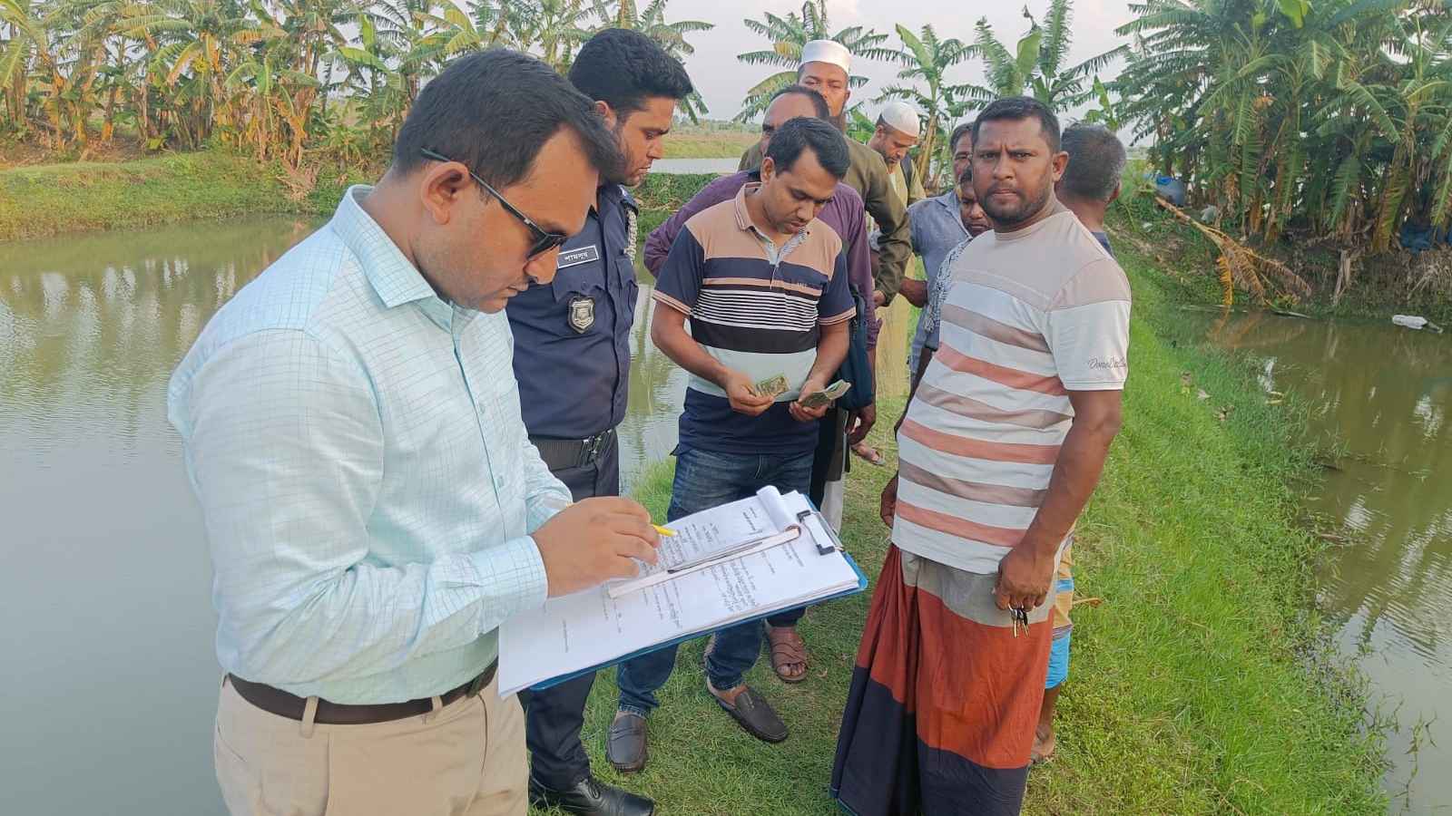 মাছের ঘেরে পোল্ট্রির বিষ্ঠা ব্যবহার, জরিমানা