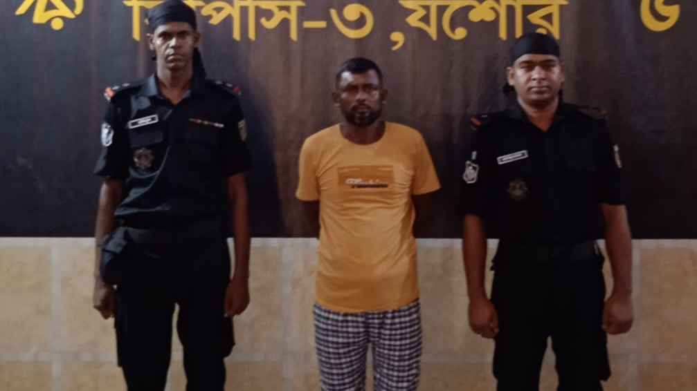 যশোরে ইজিবাইক চালক হত্যায় মৃত্যুদণ্ডপ্রাপ্ত আসামি গ্রেফতার
