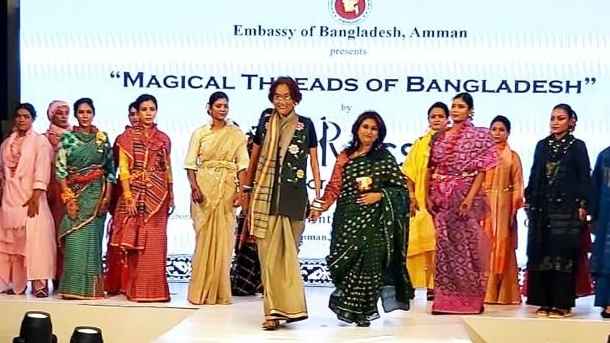 বিবি রাসেলের ফ্যাশন শো দেখে মুগ্ধ আম্মান