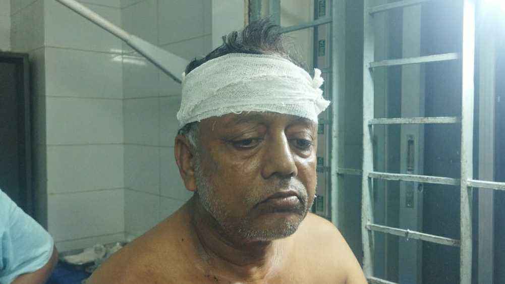 হকিস্টিক দিয়ে সমর্থকের মাথা ফাটাল প্রতিপক্ষ