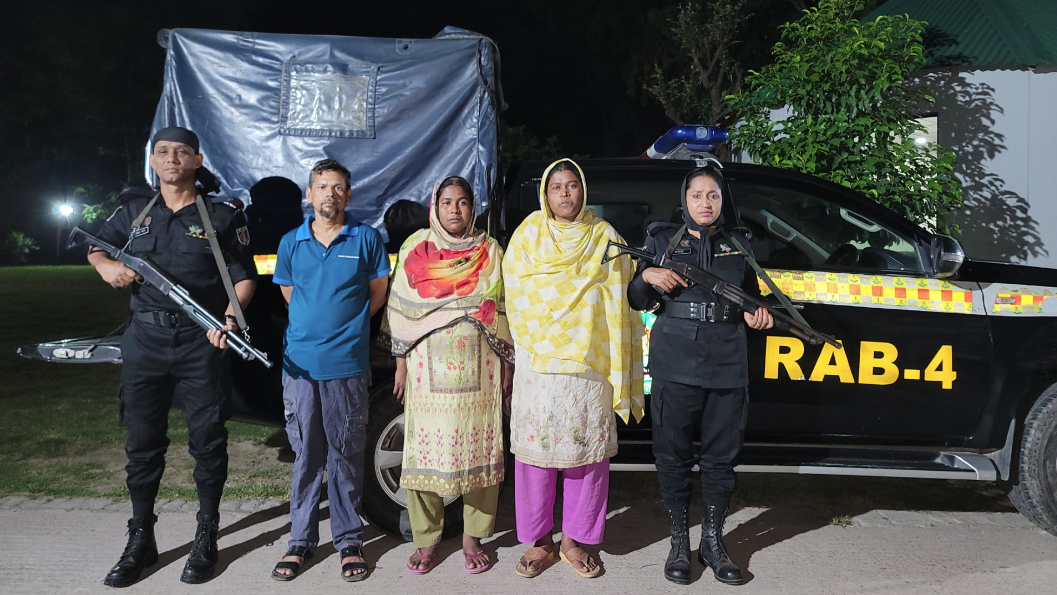 সাভারে বিপুল পরিমাণ গাঁজাসহ ৩ জন গ্রেফতার