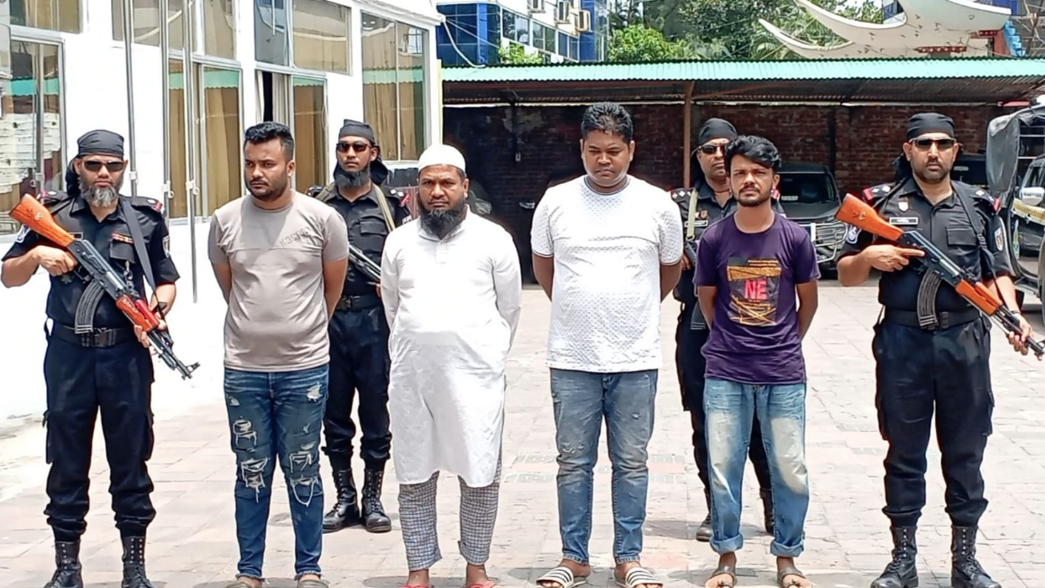 ৭ লাখ ইয়াবাসহ ৪ মাদক কারবারি গ্রেফতার