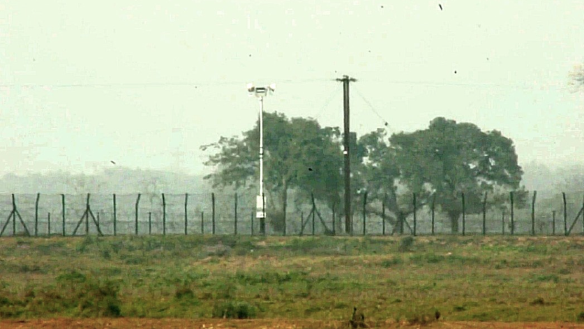 ভারত থেকে বাংলাদেশে অবৈধভাবে প্রবেশের সময় যুবক আটক