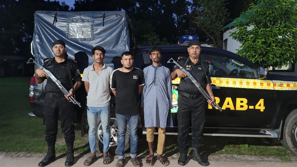 আশুলিয়ায় ট্যাপেন্টাডল-ফেনসিডিলসহ গ্রেফতার ৪