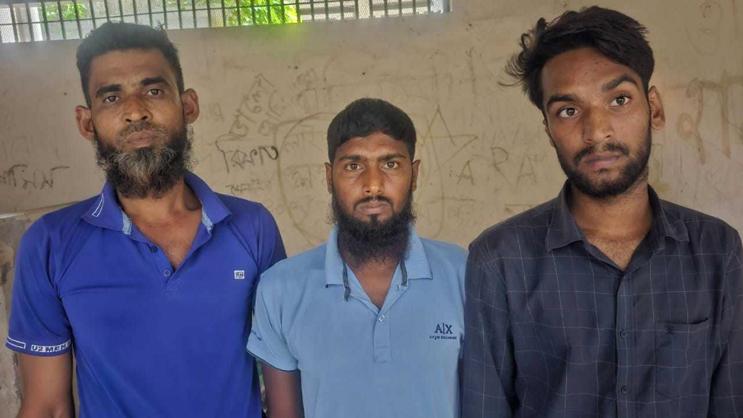 ফতুল্লায় ২ গ্রুপের সংঘর্ষের সময় ভাংচুর ও লুটপাট