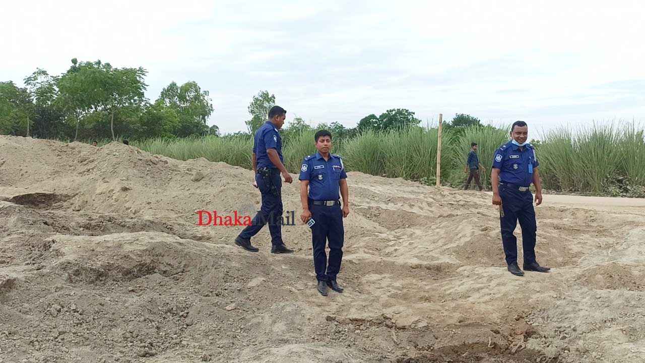 ‘স্বর্ণের খোঁজ মেলা’ সেই ইটভাটা এখন পুলিশের নিয়ন্ত্রণে