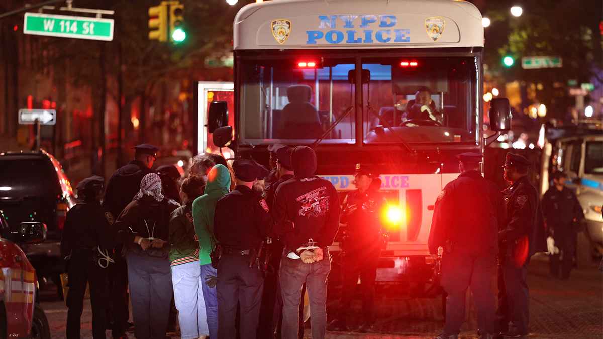 ফিলিস্তিনিপন্থীদের বিক্ষোভ: দুই ক্যাম্পাস থেকে ১০০ জনের বেশি গ্রেফতার