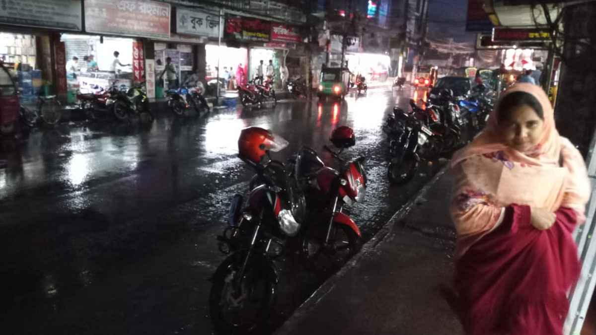 টানা তাপপ্রবাহের পর বরিশালে স্বস্তির বৃষ্টি