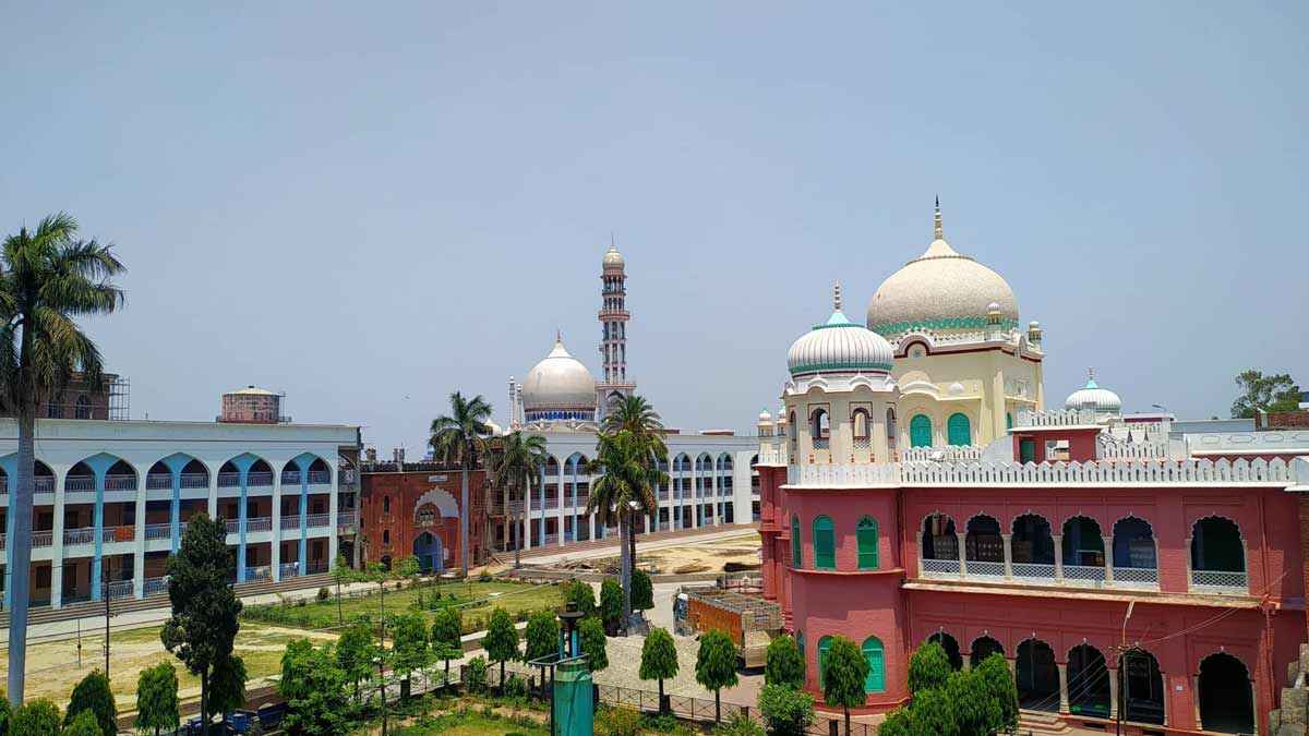 দেড়শ বছর ধরে জ্ঞানের আলো বিতরণ করে যাচ্ছে দারুল উলুম দেওবন্দ