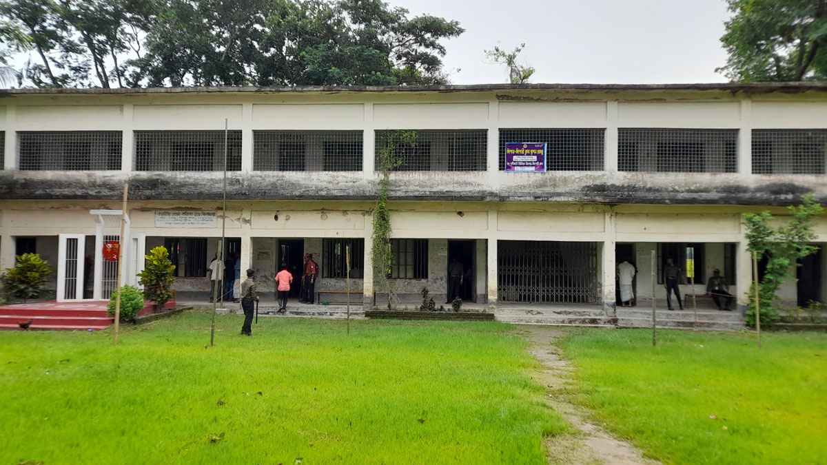 দেড় ঘণ্টায় পরও ৫ বুথে শূন্য ভোট