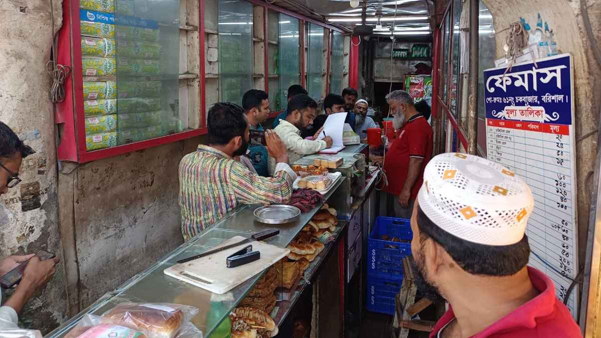 বরিশালে ৫ দোকান মালিককে অর্ধলাখ টাকা জরিমানা