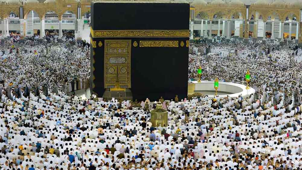 হারাম টাকায় হজে গেলে আসমানের ঘোষক যা বলেন