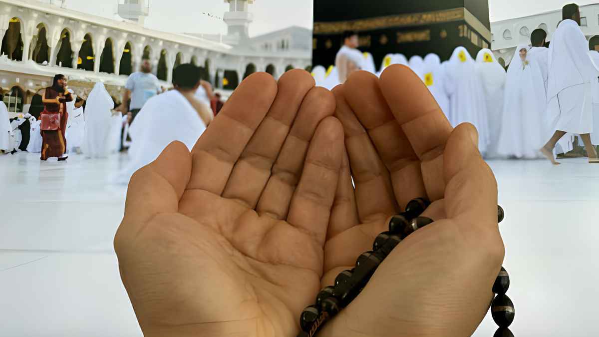 বাবা হজ না করে মারা গেলে সন্তানের করণীয়