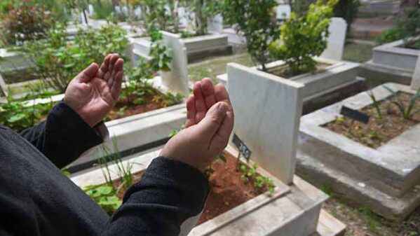 কবর জিয়ারতের সময় ৫ বিষয় খেয়াল রাখবেন