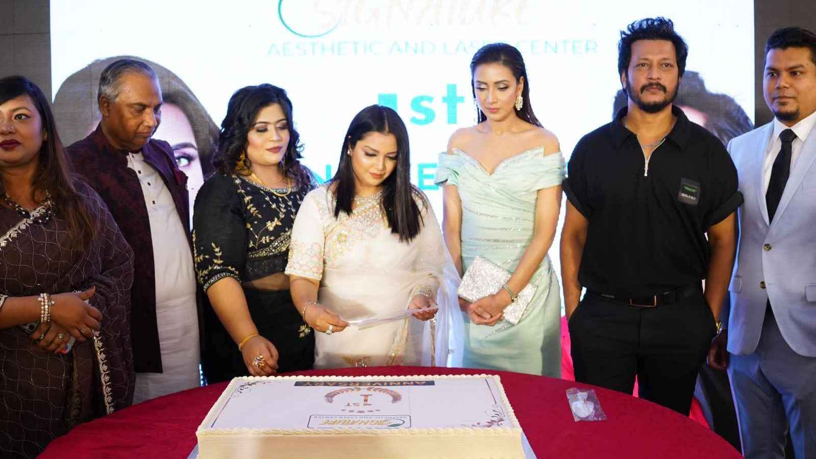 সিগনেচার এস্থেটিক অ্যান্ড লেজার সেন্টারে মিম-ইমন