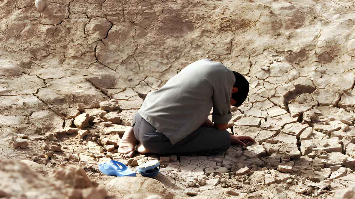 গরিবদের হয়ে আল্লাহ তাআলা ধনীদের যে প্রশ্ন করবেন