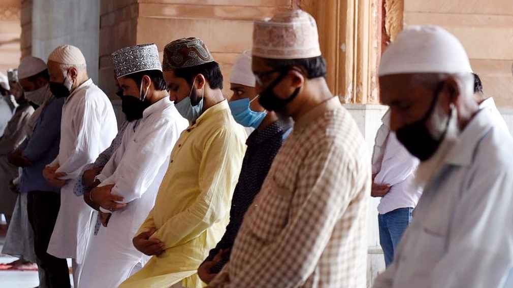 নামাজে কীভাবে মন স্থির রাখা যায়