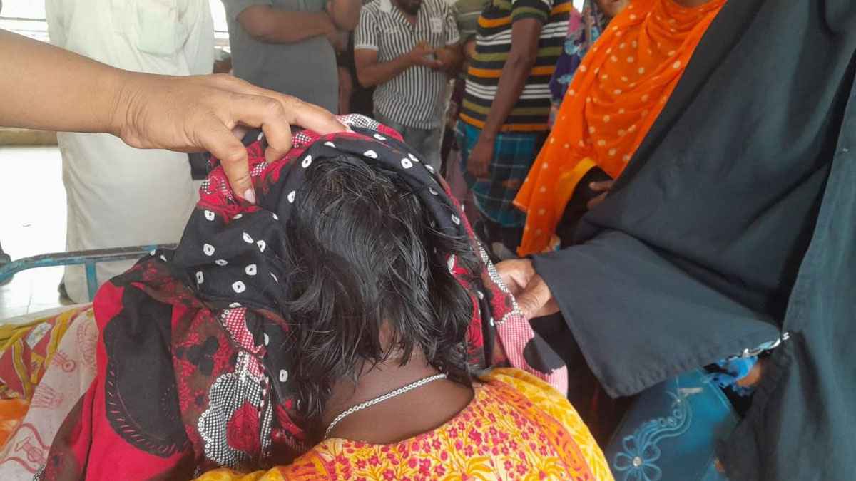 গৃহবধূকে মারধরের পর কেটে দেওয়া হলো মাথার চুল