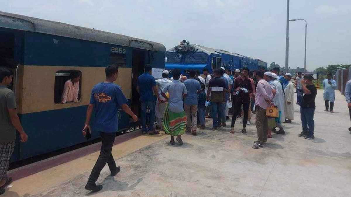 ব্রাহ্মণবাড়িয়ায় দুই ট্রেন বিকল হয়ে কয়েক ঘণ্টা বিলম্বে চলাচল