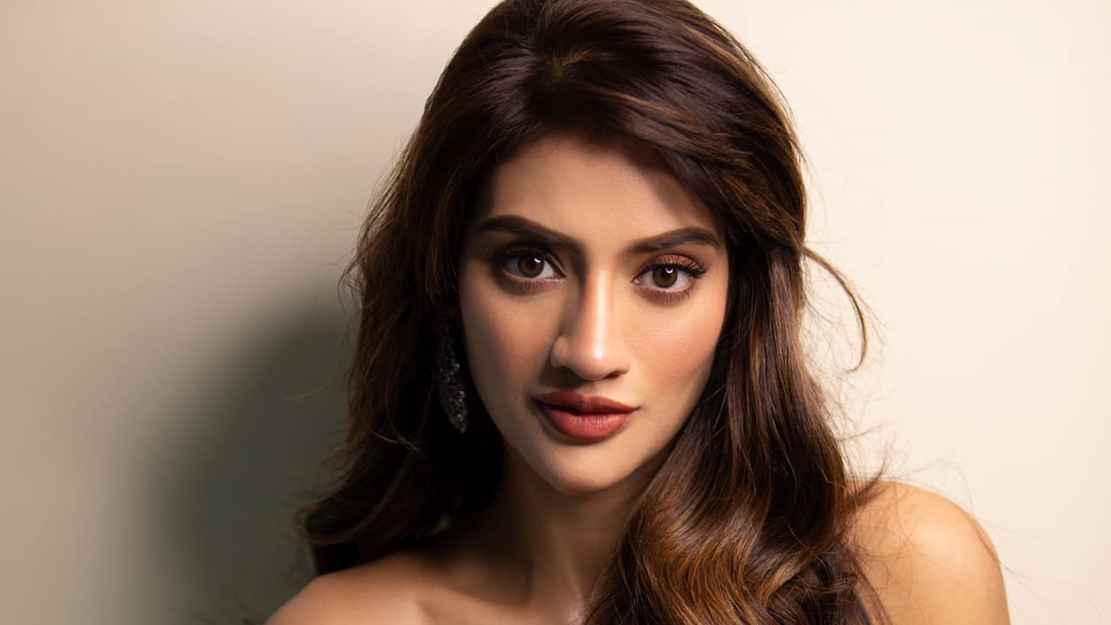 যশ নয়, নুসরাতে বক্ষে কার নামে ট্যাটু