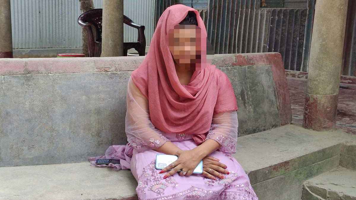 বিয়ের দাবিতে প্রেমিকের বাড়িতে কলেজ ছাত্রীর অনশন