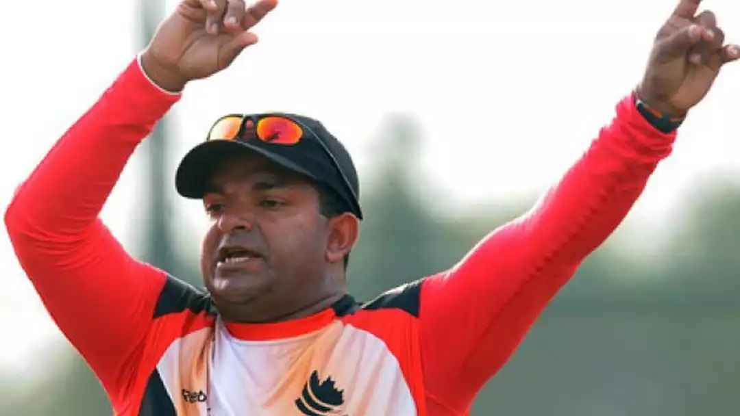 বিশ্বকাপের ১০ দিন আগে প্রধান কোচকে ছাঁটাই করল ক্রিকেট বোর্ড