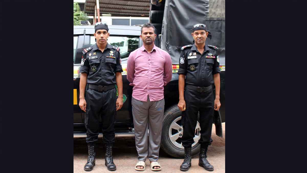 র‌্যাবের জালে আটক আত্মগোপনে থাকা ধর্ষণ মামলার আসামি