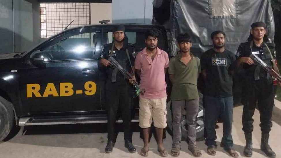 বিজয়নগরে জাল নোট তৈরির সরঞ্জাম ও টাকাসহ গ্রেফতার ৩