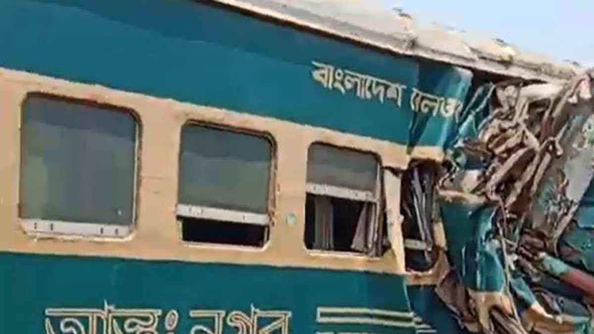 গাজীপুরে যাত্রীবাহী ট্রেনের ৫ বগি লাইনচ্যুত, বহু হতাহতের শঙ্কা