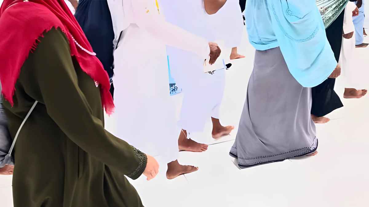 নারীরা কি স্বামীর টাকায় ফরজ হজ আদায় করতে পারবে?