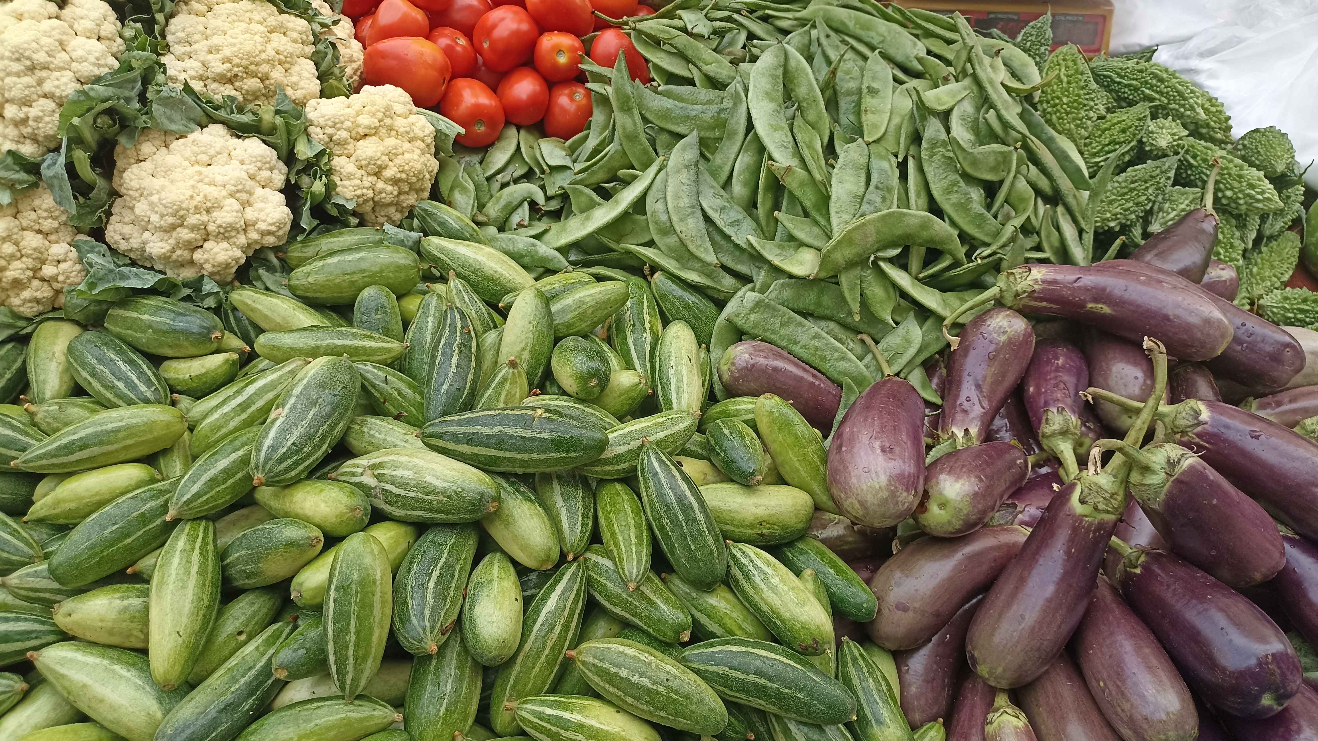 নিত্যপণ্যের বাজার এলোমেলো