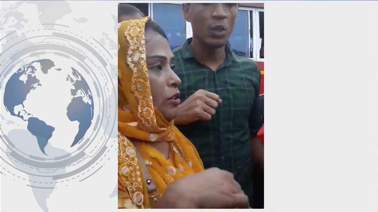 তরুণীকে রক্ষা করতে গিয়ে বিপাকে মহিলা দলের নেত্রী