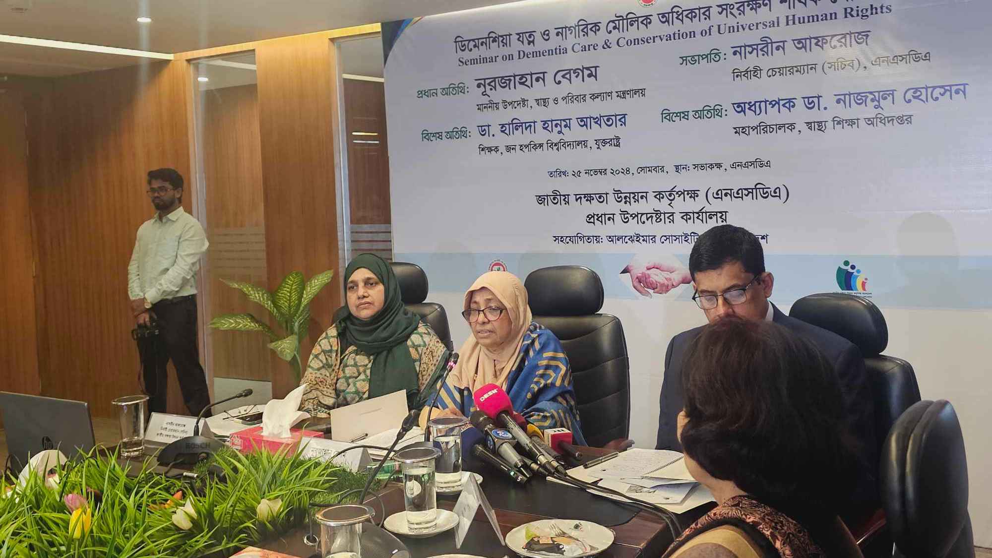 ডিমেনশিয়া নিয়ে দেশে আরও গবেষণা হওয়া উচিত: স্বাস্থ্য উপদেষ্টা