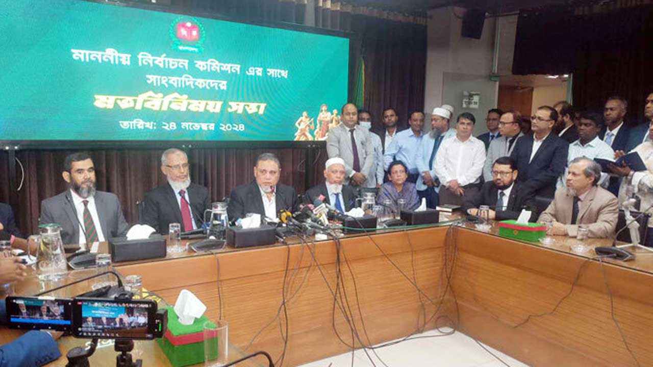 অতীত থেকে শিক্ষা নেব, গায়ের জোরে ভোট করব না: সিইসি