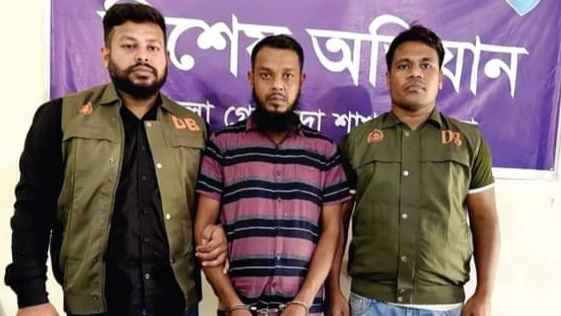 কুমিল্লায় বিদেশি পিস্তল, ৮ রাউন্ড গুলি ও ম্যাগাজিনসহ যুবক গ্রেফতার