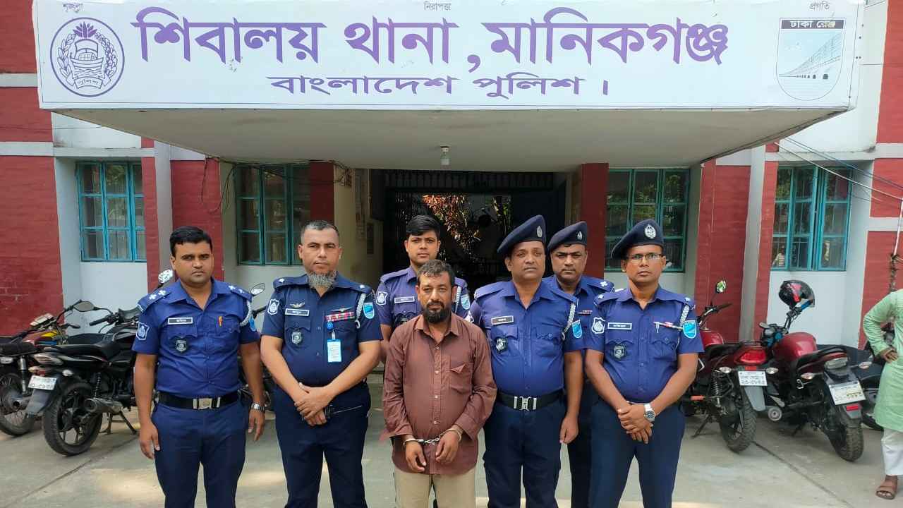 ৩১ লাখ টাকার সিগারেটসহ ডাকাত গ্রেফতার