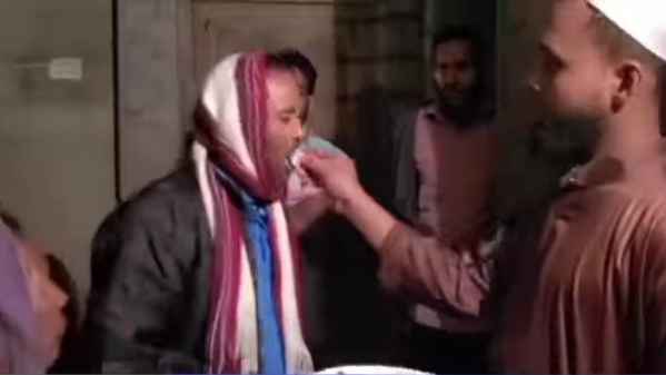 কবিরাজের এক কলা ‘২০০ টাকা’, ইউএনও আসার খবরে পলায়ন