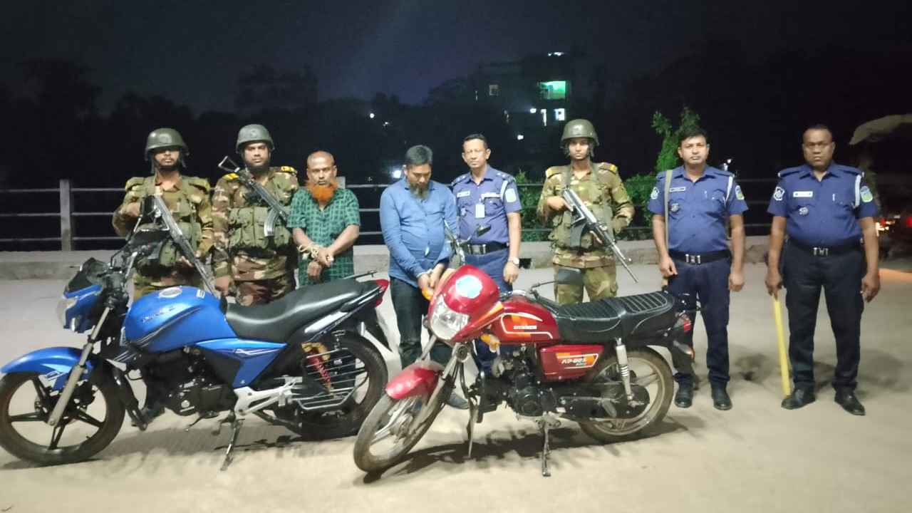 ডিবি পরিচয়ে যাত্রীবাহী বাস থামিয়ে ডাকাতির চেষ্টা, আটক ২