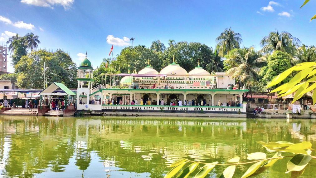 কুমিল্লার প্রাচীন স্থাপনা দারোগাবাড়ি মসজিদ মাজার