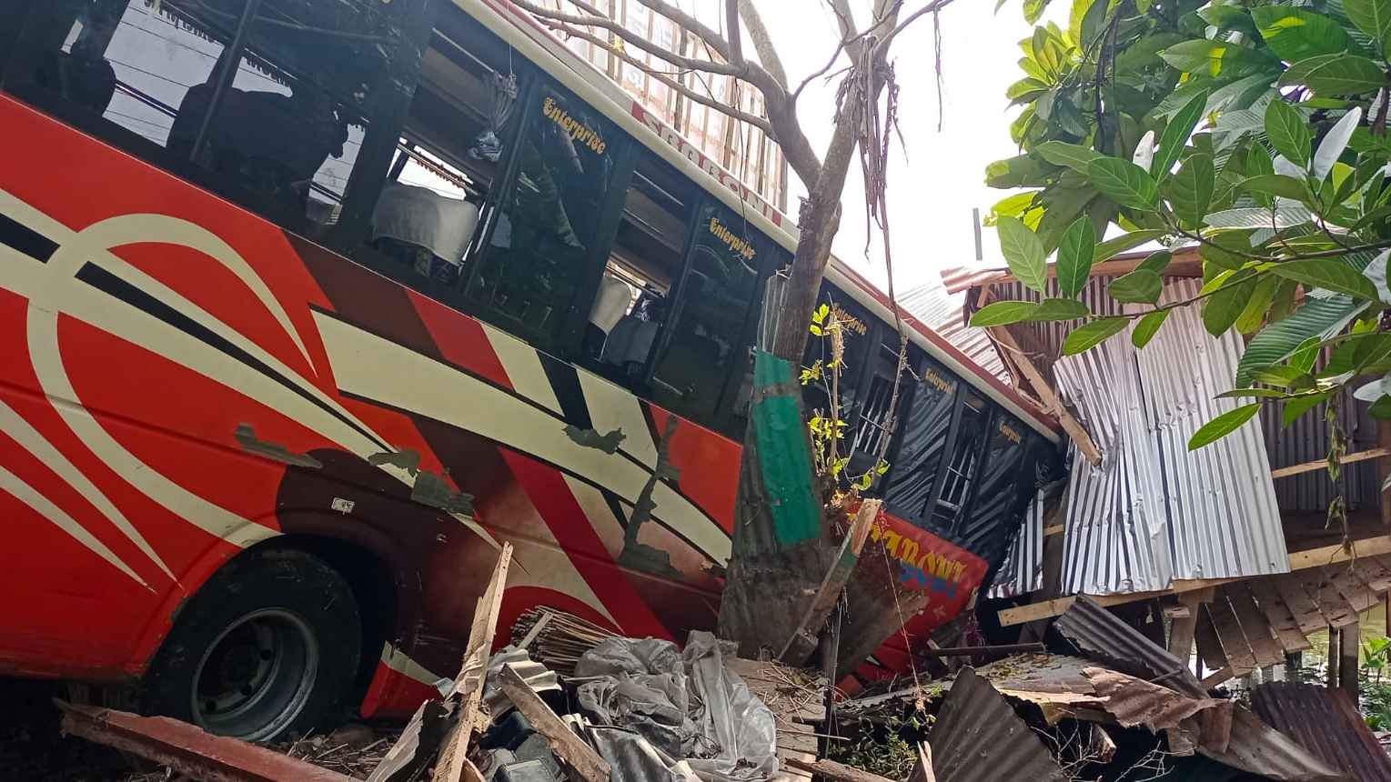 বরিশালে পৃথক সড়ক দুর্ঘটনায় নিহত ২