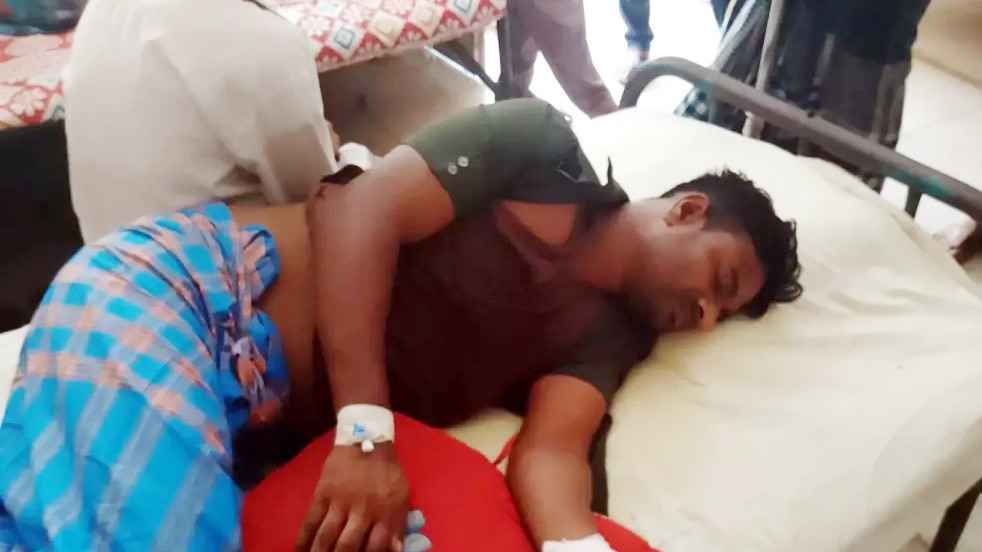 মোরেলগঞ্জে ব্যবসায়ীকে কুপিয়ে টাকা ছিনতাই