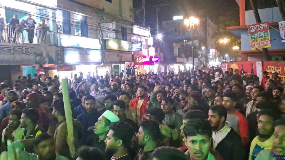 আইনজীবী হত্যার প্রতিবাদ ও বিচারের দাবিতে বান্দরবানে বিক্ষোভ